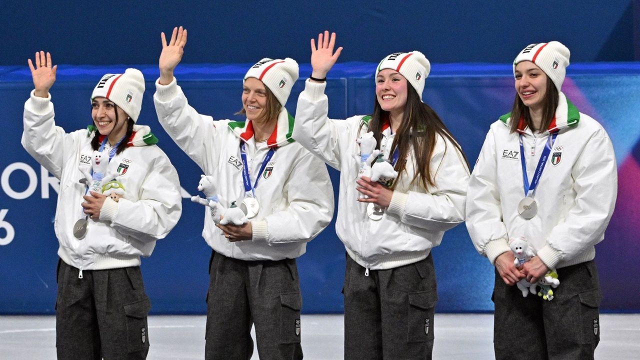 Azzurre d'argento nella staffetta 3.000 metri: Arianna Fontana supera il record di Edoardo Mangiarotti