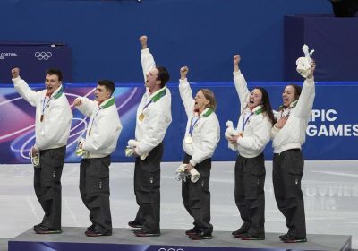 Short track: Italy crowned Olympic champions in mixed relay in Milan